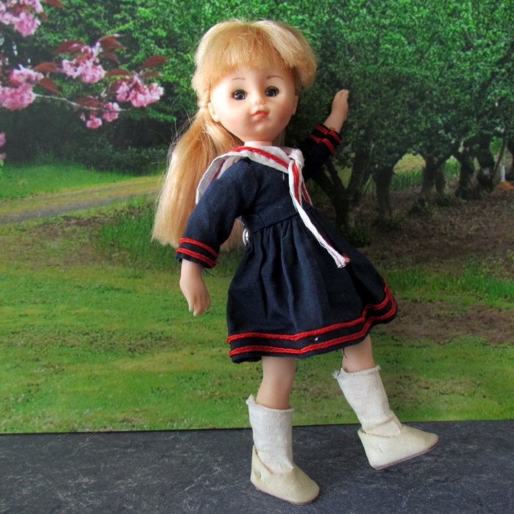 GINNY DOLL 1970s VOGUE, BEND LEGS, BLONDE, SLEEP EYES, SAILOR DRESS, SHOES, COAT